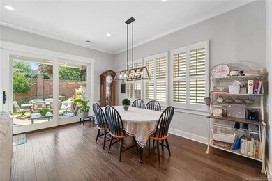 Eat-In-Kitchen