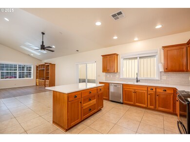 2039 Lake Shore Dr, Eugene, OR 97408 - photo 5