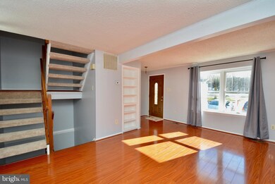 8674 Bent Arrow Ct, Springfield, VA 22153 - photo 4