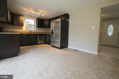 10910 Deerfield Dr, Fredericksburg, VA 22407 - photo 7