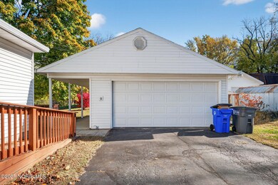 6052 Recamper Dr, Toledo, OH 43613 - photo 3