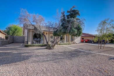 01-E Commonwealth Cir-001