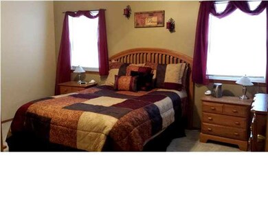MASTER BEDROOM - ALL BEDROOMS IN THIS HOME HAVE DO