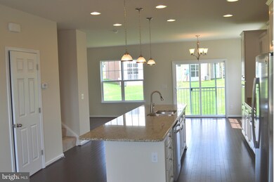 9064 Isabel Ln, Manassas Park, VA 20111 - photo 5
