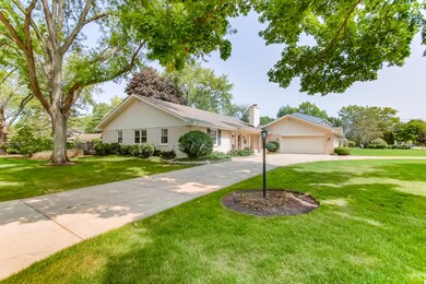 203 E Farnham Ln, Wheaton, IL 60189 - photo 3