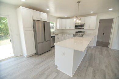 308 Blue Ribbon Pkwy, Shelbyville, TN 37160 - photo 5