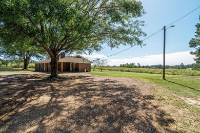 826 Three Notch Rd, Collins, MS 39428 - photo 4