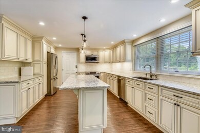 2306 Darius Ln, Reston, VA 20191 - photo 4