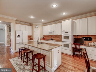 6408 Cloister Gate Dr, Baltimore, MD 21212 - photo 7