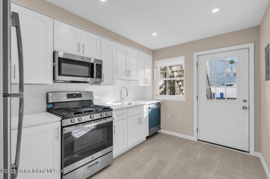 189 Pond Way unit A, Staten Island, NY 10303 - photo 2