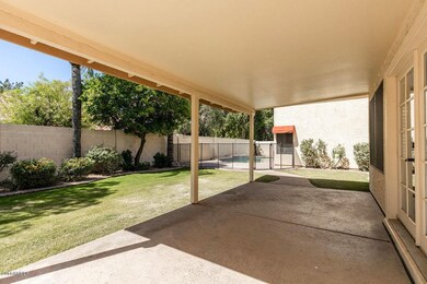 221 W Knox large covered patio