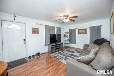 1515 N 10th St, Pekin, IL 61554 - photo 5