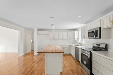 32 Laurel Ln, Raynham, MA 02767 - photo 5