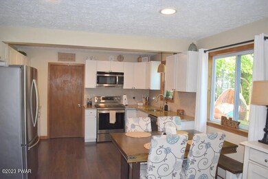 1127 Commanche Cir, Jefferson Township, PA 18436 - photo 7