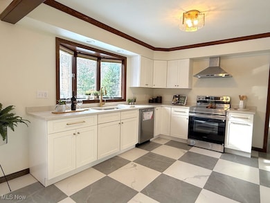 3964 Sunnybrook Dr SE, Warren, OH 44484 - photo 2