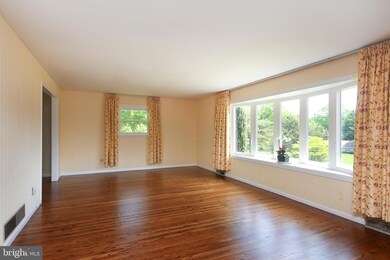 3867 Forest Dr, Doylestown, PA 18902 - photo 5