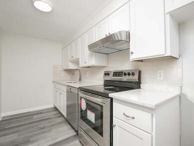 7 Hallmark Gardens unit 4, Burlington, MA 01803 - photo 2