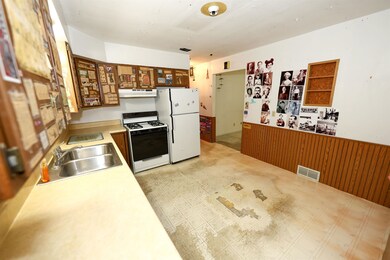 1444 4th St SW, Minot, ND 58701 - photo 5