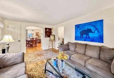 Living Roo w/Hardwood Floorsm