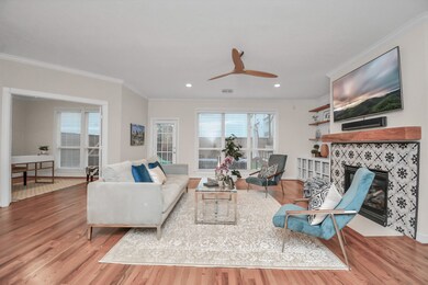 871 Fisher St, Houston, TX 77018 - photo 5