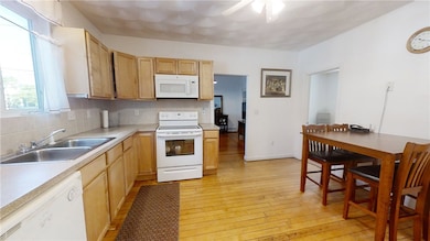 46 Sprague Ave, Cranston, RI 02910 - photo 5