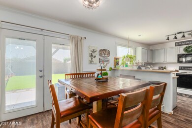 05 - Dining Area