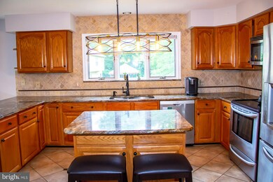 8639 Cross Chase Ct, Fairfax Station, VA 22039 - photo 3