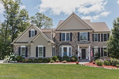 1011 Manor Dr, Mountain Top, PA 18707 - photo 2