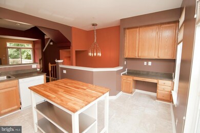 2961 Huntington Grove Square, Alexandria, VA 22306 - photo 2