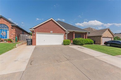904 Elm Creek Dr, Moore, OK 73160 - photo 2