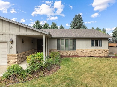 1412 11th St SW, Minot, ND 58701 - photo 2