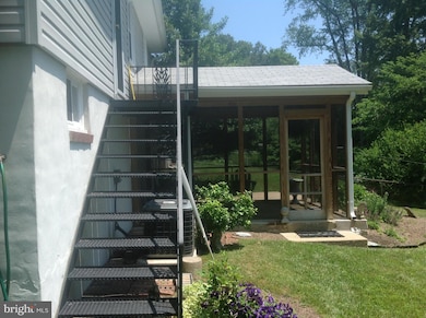 1205 Highwood Rd, Rockville, MD 20851 - photo 5