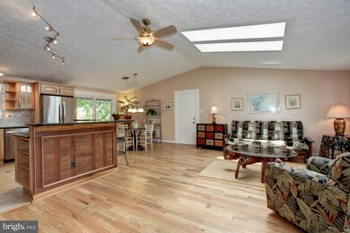 3008 Gatepost Ln, Herndon, VA 20171 - photo 2