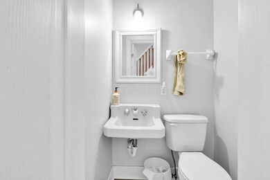 1st Fl Half bath