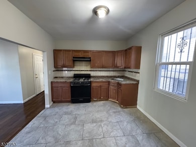 56 Aldine St, Newark, NJ 07112 - photo 4