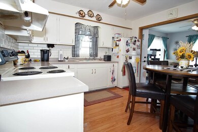 621 Denver St, Lincoln, IL 62656 - photo 4