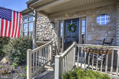 525 Spring Hollow Dr, New Holland, PA 17557 - photo 2