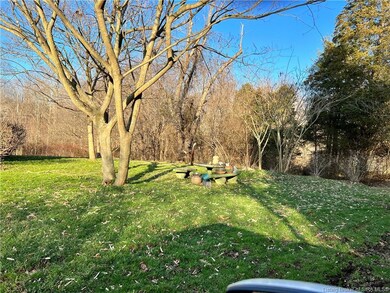 3274 Side yard.