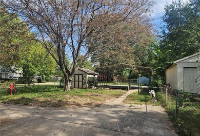 1207 N Main St, Independence, MO 64050 - photo 3