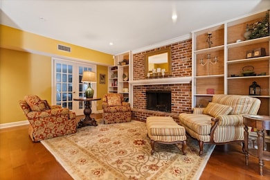 13817 Cypress Village Cir, Tampa, FL 33618 - photo 3