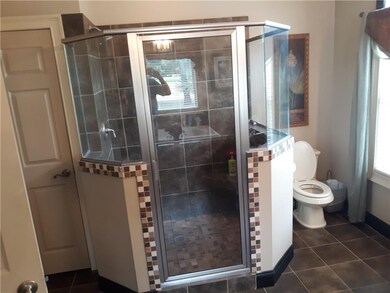 Master bathroom 1