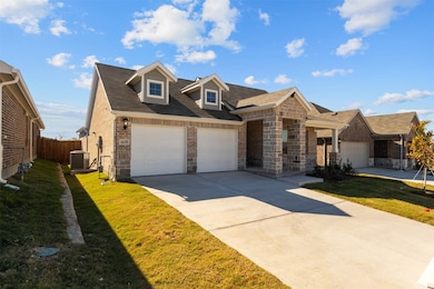 6649 Valley Lake Ln, Crowley, TX 76036 - photo 2