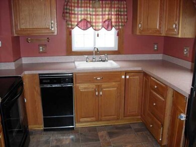 352 Bennett St, North Tonawanda, NY 14120 - photo 6