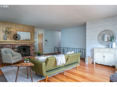 Living Room/Entrance