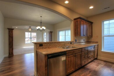 534 Golden Peak Dr, Central Point, OR 97502 - photo 4