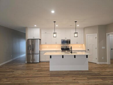 709 Washington St unit 3, Decorah, IA 52101 - photo 4