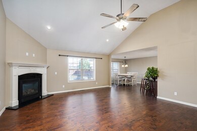 807 E Roubidoux St, Nixa, MO 65714 - photo 2