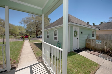 1114 S Hood St, Alvin, TX 77511 - photo 6