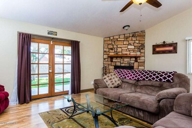 03 Living Room.jpg