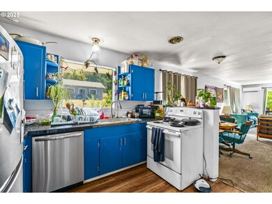 1623 S 11th St, Cottage Grove, OR 97424 - photo 3